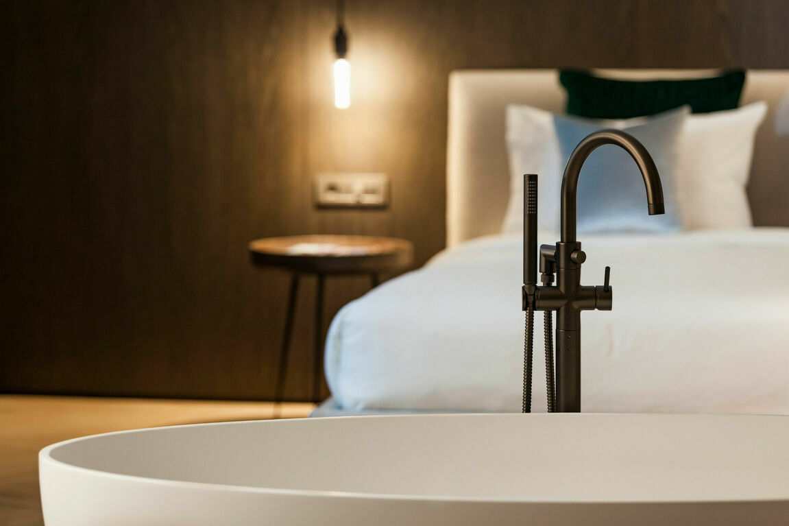Urban_Stripes_Acroview_6th_12_bathtub